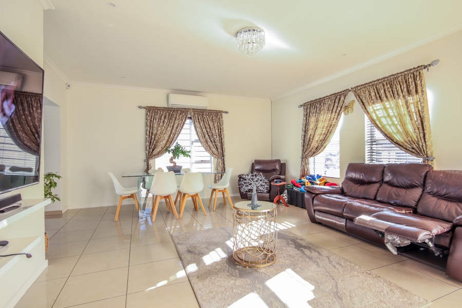 3 Bedroom Property for Sale in Parklands East Western Cape